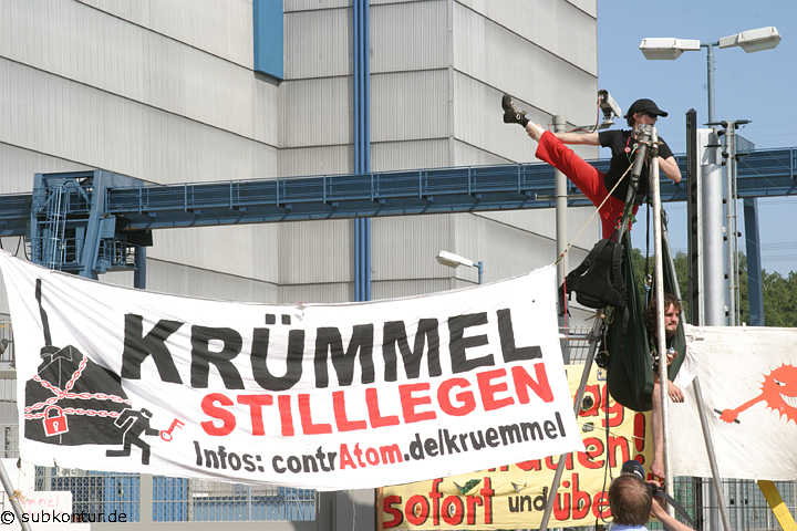 Protest vor dem AKW Kr&uuml;mmel
